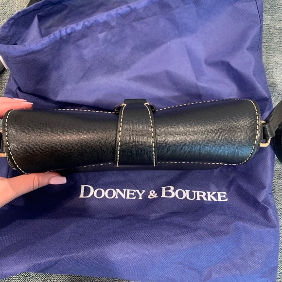 Dooney & Bourke black Crossbody brand new tags attached - Picture 6 of 9